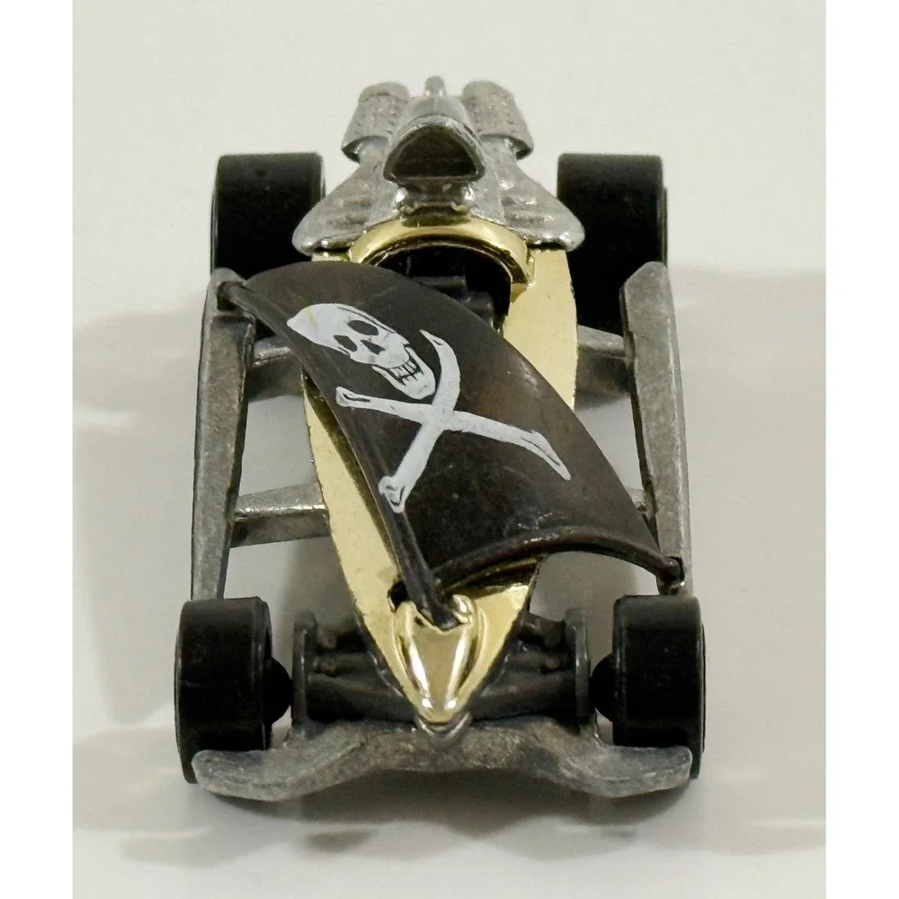 Hot Wheels Bon Voyage Diecast Car Kids 1:64 Silver Pirate Skull Ye Scurvy Dogs